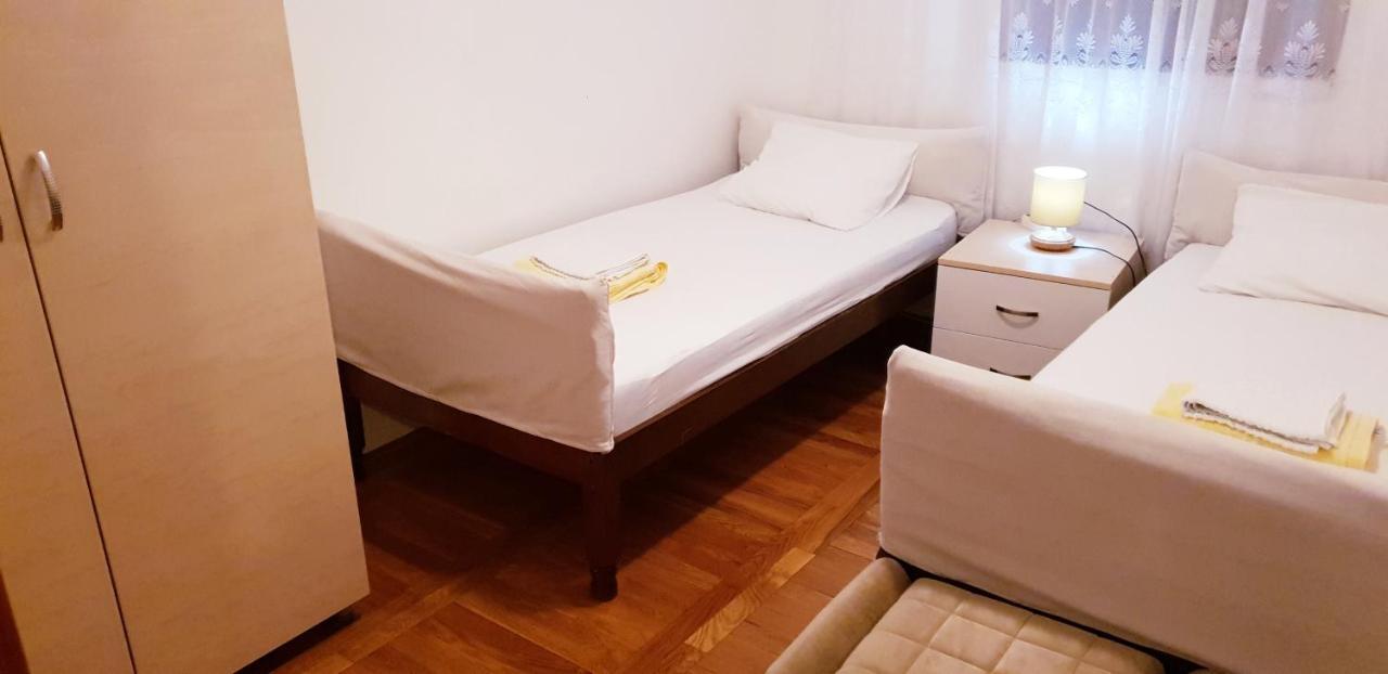 Apartments Adriana Srima Bagian luar foto